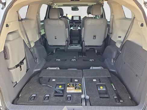 Used 2022 Toyota Sienna XLE FWD image 6