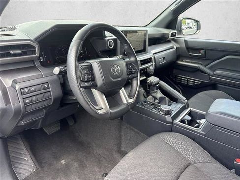 Used 2025 Toyota 4Runner SR5 AWD/4WD image 9