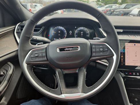 New 2026 Jeep Grand Cherokee Altitude AWD/4WD image 2
