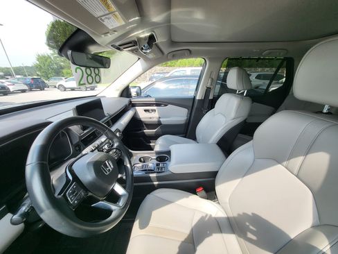 Used 2023 Honda Pilot Touring image 10