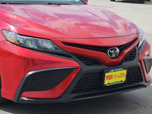 Used 2024 Toyota Camry SE FWD image 7