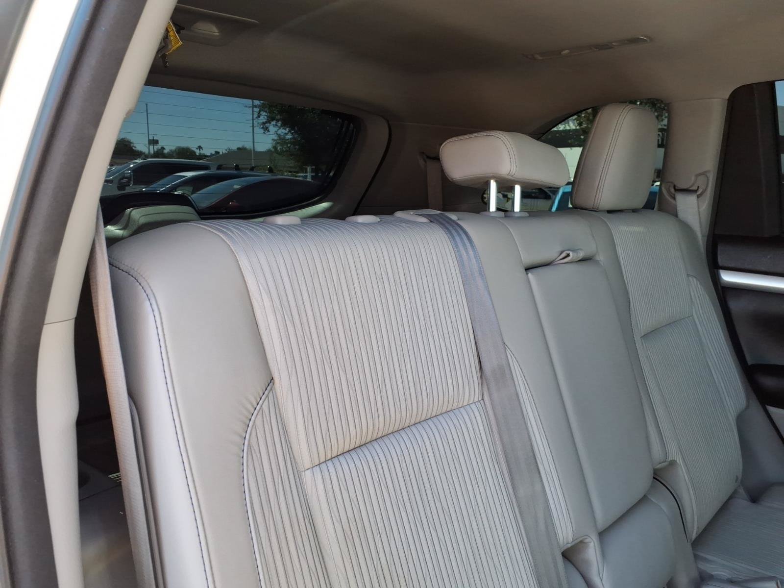 Used 2015 Toyota Highlander Plus AWD/4WD image 14