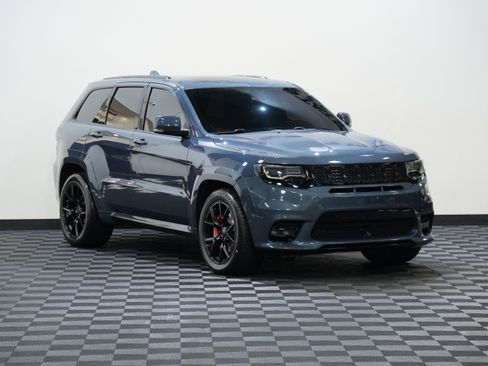 Used 2019 Jeep Grand Cherokee SRT w/ Trailer Tow Group IV AWD/4WD image 5