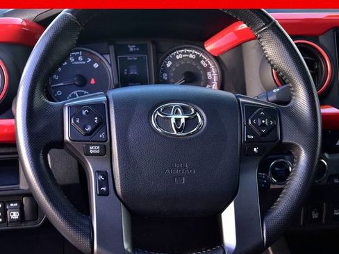 Used 2017 Toyota Tacoma TRD Off-Road w/ Premium & Technology Package image 16