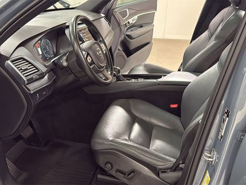 Used 2020 Volvo XC90 T6 Momentum w/ Protection Package Premier image 12