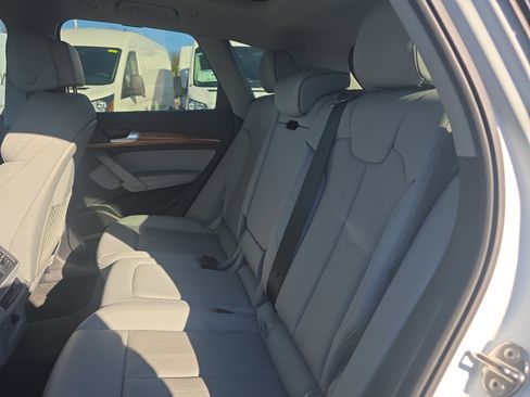 Used 2023 Audi Q5 e Premium Plus w/ Premium Plus Package image 23