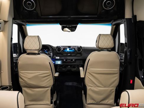 Used 2022 Mercedes-Benz Sprinter 2500 image 39