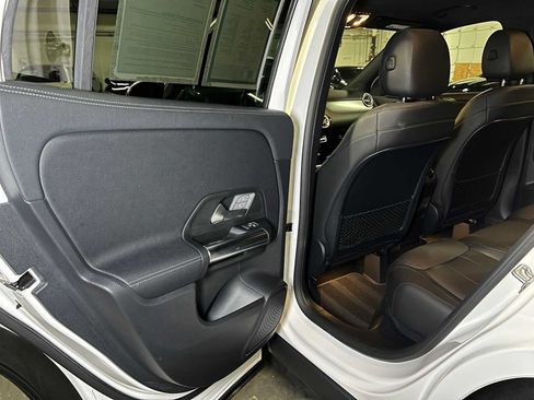 Certified 2021 Mercedes-Benz GLA 250 4MATIC image 18