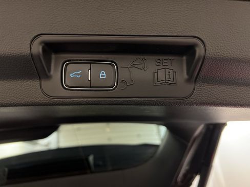 Certified 2020 Ford Explorer XLT w/ Equipment Group 202A image 34