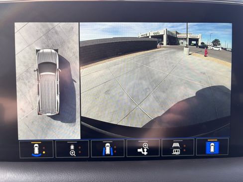 Used 2022 GMC Yukon XL SLT w/ SLT Premium Package image 20