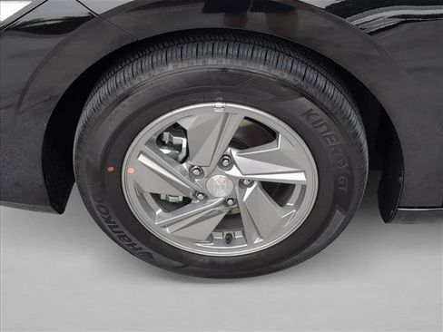 New 2026 Hyundai Elantra SE FWD image 10