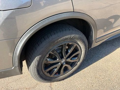 Used 2017 Nissan Rogue SV AWD/4WD image 15