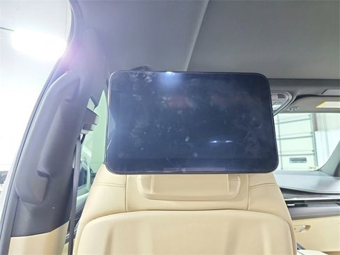 Used 2021 Cadillac Escalade ESV Premium Luxury w/ Performance Package image 37