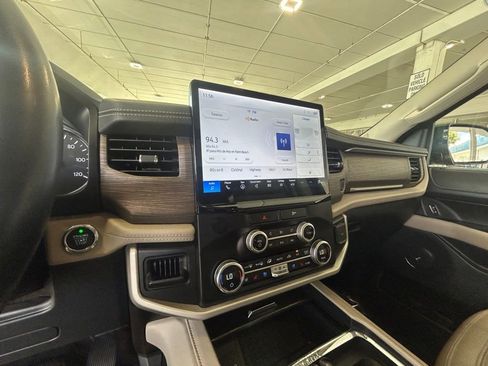 Used 2023 Ford Expedition Max Limited image 11