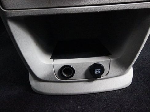 Used 2019 Dodge Grand Caravan SE w/ UConnect Hands-Free Group image 18