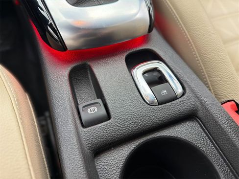 Used 2019 Buick Cascada Premium image 29