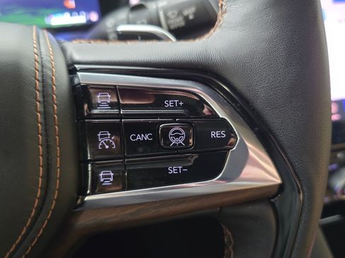 Used 2023 Jeep Grand Cherokee Summit w/ Rear Seat Video Group I AWD/4WD image 26