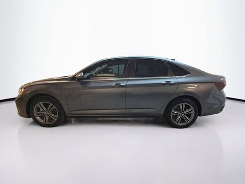 Used 2024 Volkswagen Jetta SE image 4