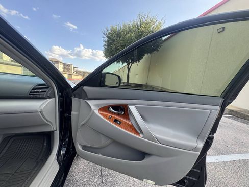 Used 2011 Toyota Camry XLE w/ SE/XLE Extra-Value Pkg FWD image 21