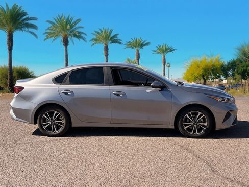 Used 2024 Kia Forte LXS w/ LXS Technology Package FWD image 6