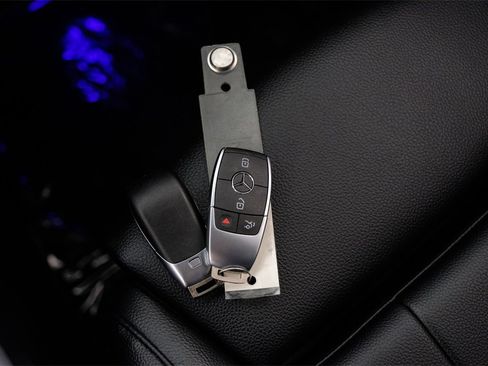 Used 2020 Mercedes-Benz GLB 250 w/ Premium Package image 62