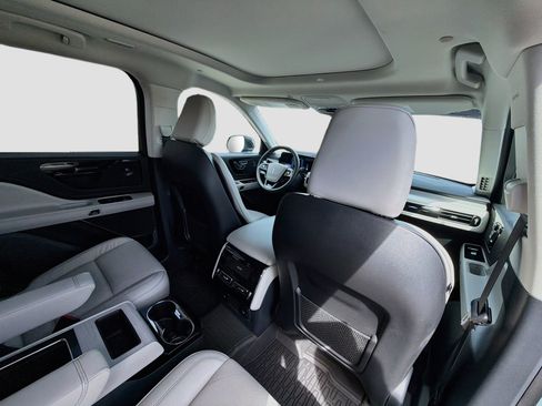Certified 2025 Lincoln Aviator Reserve RWD image 30
