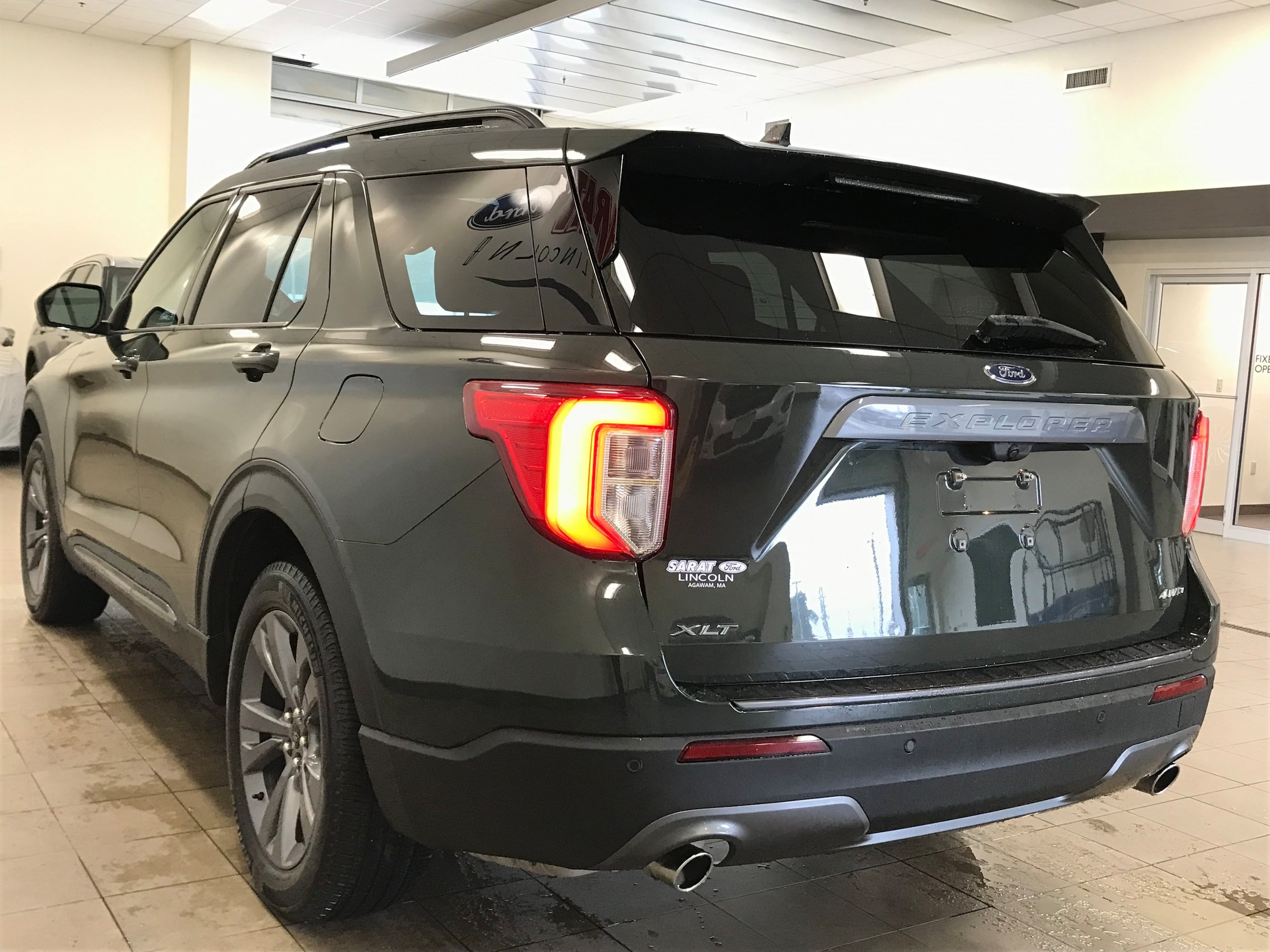 Used 2023 Ford Explorer XLT w/ Equipment Group 202A AWD/4WD image 5