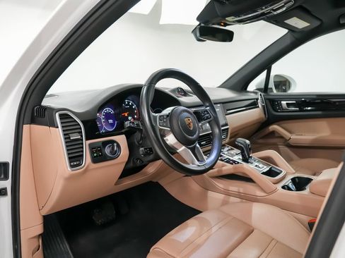 Certified 2021 Porsche Cayenne image 4