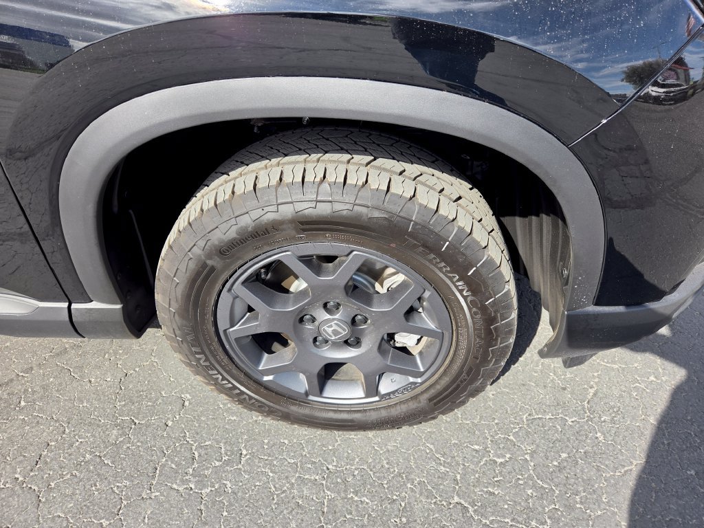 Used 2025 Honda Pilot TrailSport image 10