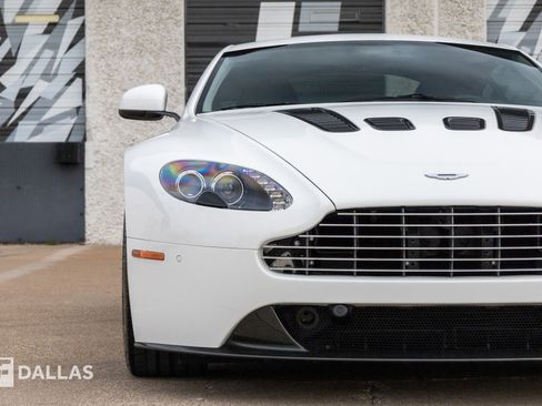Used 2011 Aston Martin V12 Vantage Coupe image 4