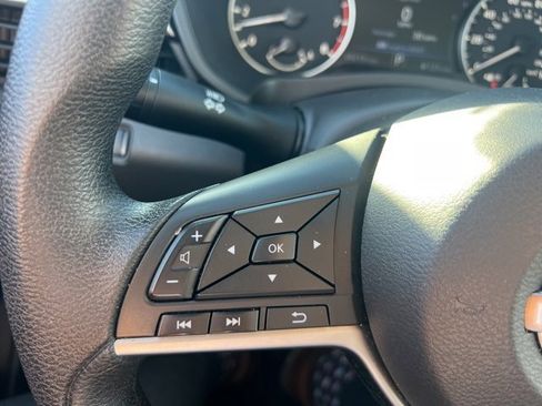 Used 2024 Nissan Altima 2.5 SV image 10