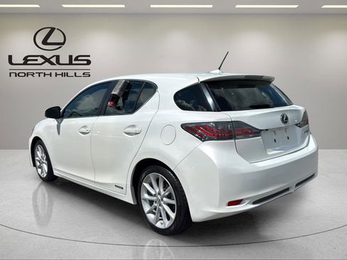 Used 2013 Lexus CT 200h w/ Premium Pkg w/Navigation FWD image 8