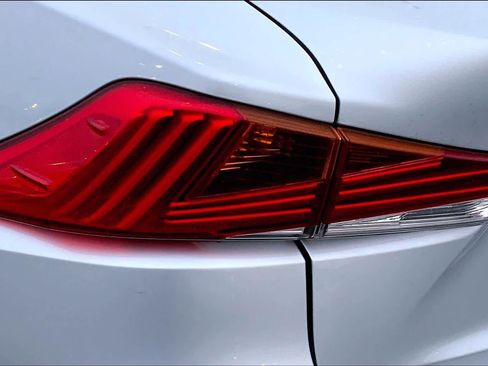 Used 2017 Lexus IS 200t image 27