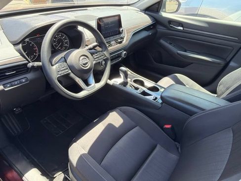 Used 2024 Nissan Altima 2.5 SV FWD image 8