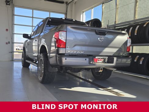 Used 2017 Nissan Titan SV image 7
