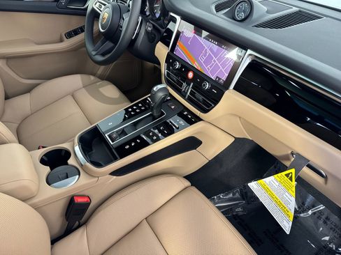 New 2026 Porsche Macan AWD/4WD image 18