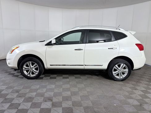 Used 2013 Nissan Rogue SV AWD/4WD image 2