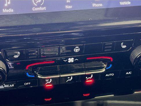 Used 2023 Jeep Grand Cherokee L Limited image 4