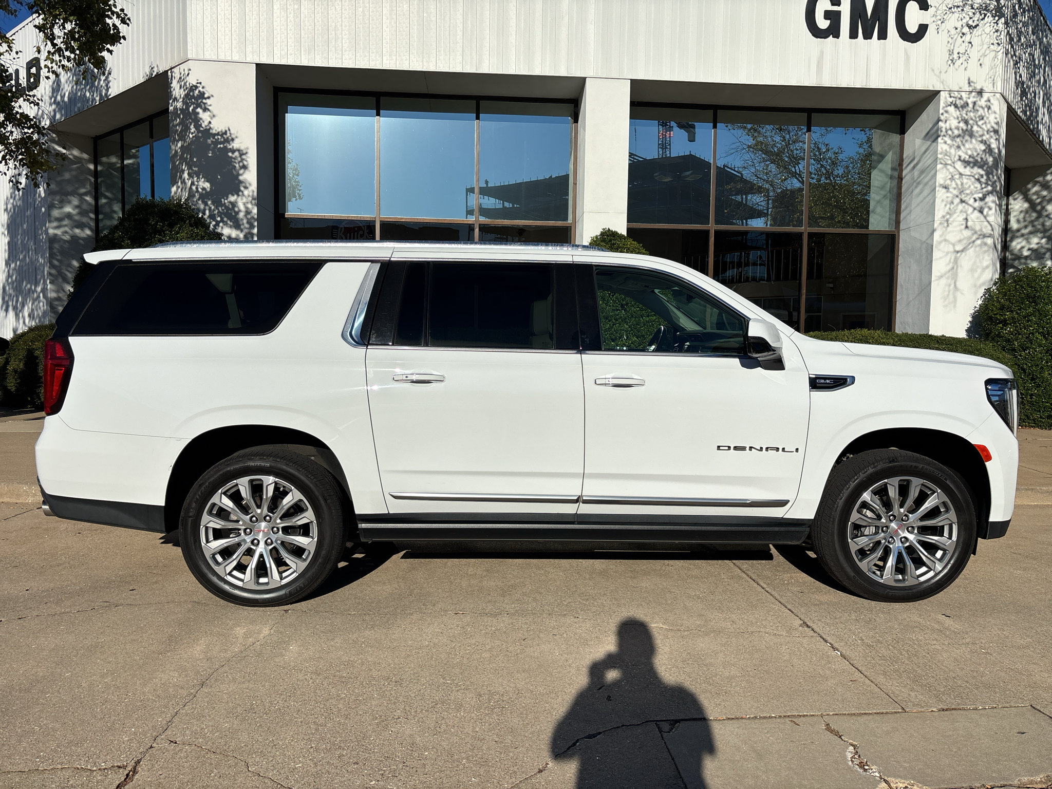 Used 2023 GMC Yukon XL Denali w/ Max Trailering Package AWD/4WD image 9