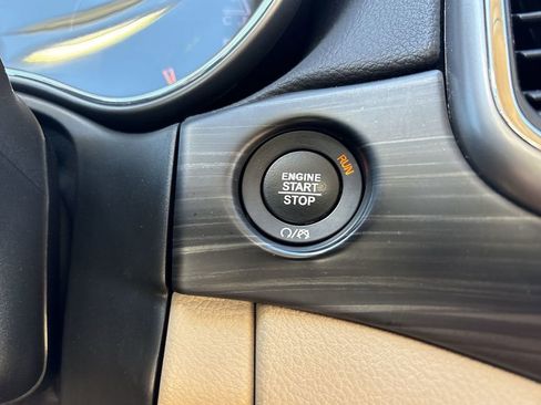 Used 2021 Jeep Grand Cherokee Laredo image 19