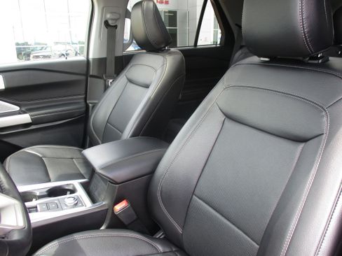 Used 2024 Ford Explorer Limited w/ Limited Technology Package AWD/4WD image 43