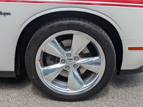 Used 2015 Dodge Challenger R/T Plus image 12