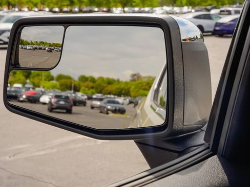 New 2026 GMC Sierra 1500 SLE image 17