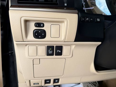 Used 2014 Lexus ES 350 w/ Luxury Package FWD image 21