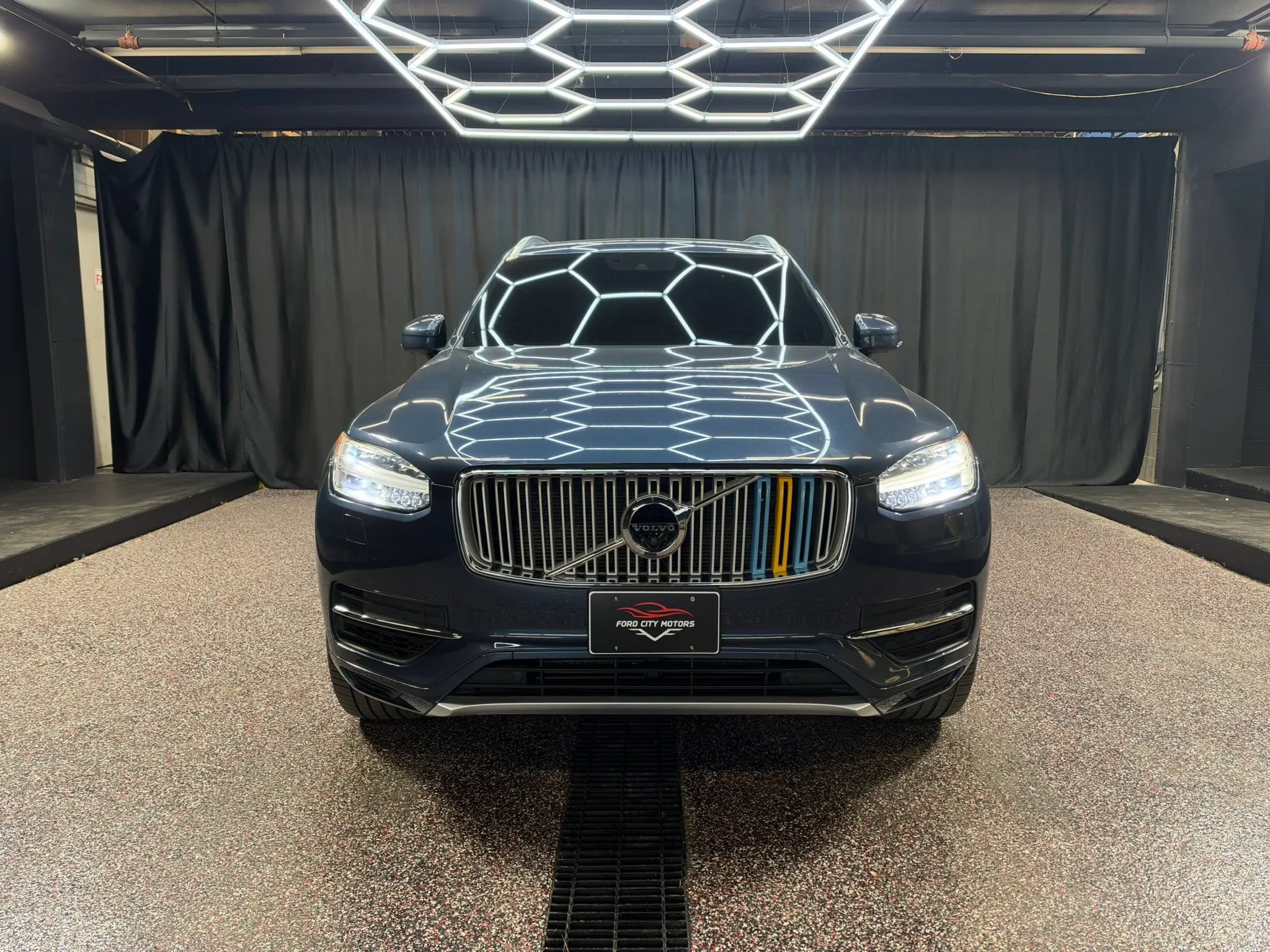 Used 2018 Volvo XC90 T8 Inscription w/ Convenience Package AWD/4WD image 2