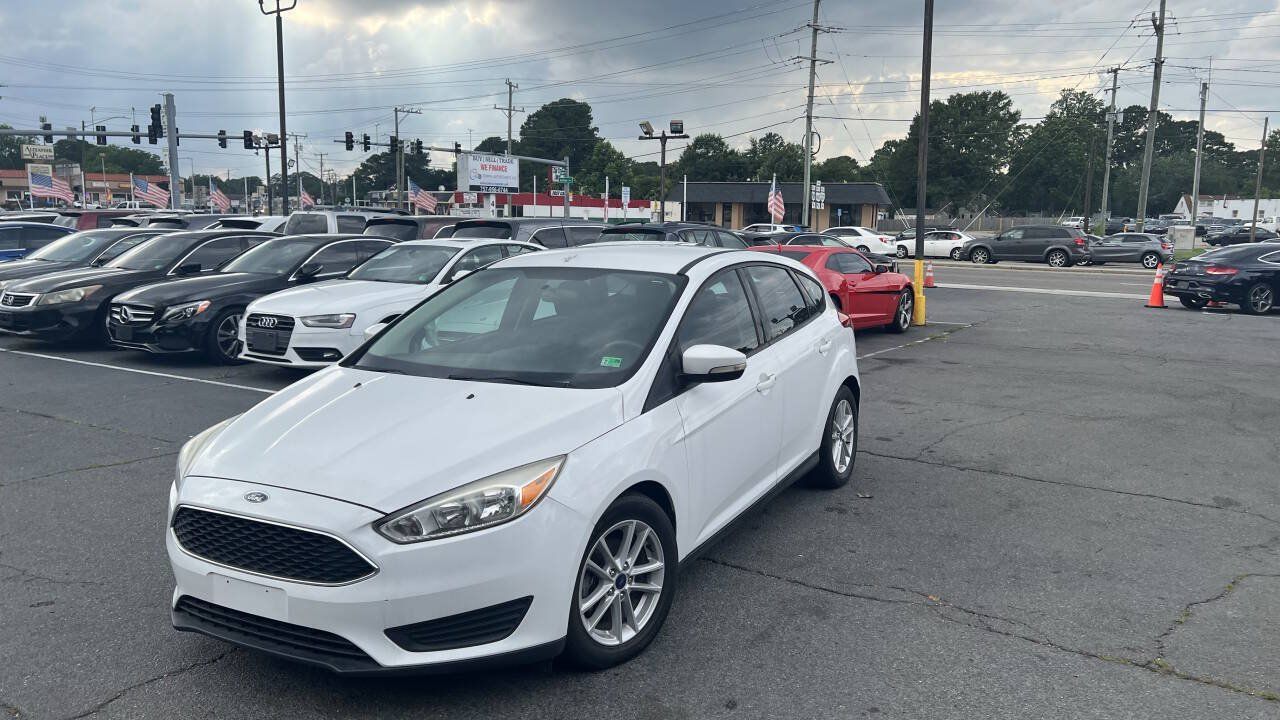 Used 2017 Ford Focus SE FWD image 5
