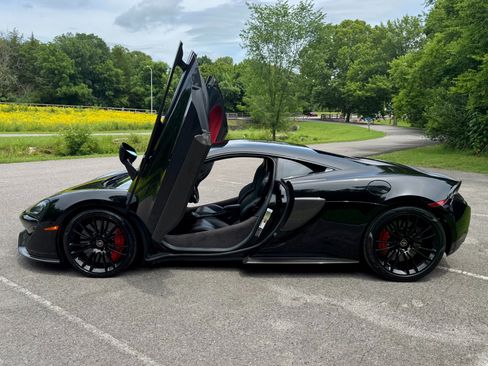 Used 2017 McLaren 570S Coupe RWD image 13