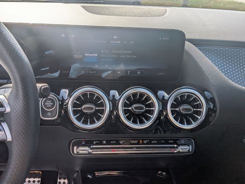 Used 2025 Mercedes-Benz GLA 250 4MATIC image 18