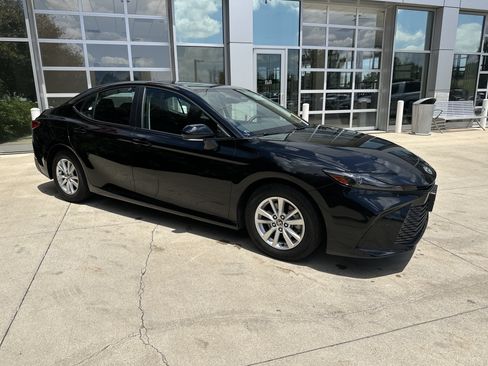 Used 2025 Toyota Camry LE w/ Convenience Package FWD image 2
