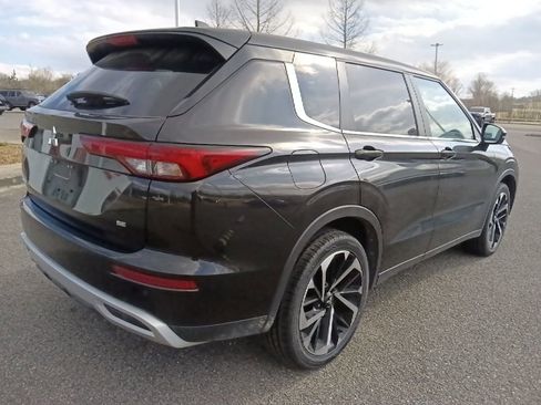 Used 2024 Mitsubishi Outlander SE image 3